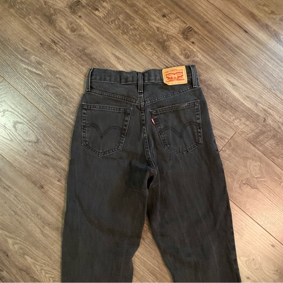 Levi’s jeans high waisted mom jean 25/28 distressed 100% cotton - Picture 9 of 16